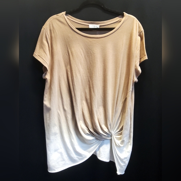 Umgee - Tan/Wht s/s twisted bottom tee. - Picture 3 of 6